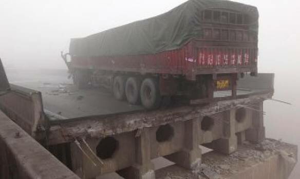 В Китае взорвался грузовик с петардами: 26 погибших